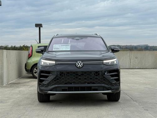 2026 Volkswagen Tiguan 2.0T SEL R-Line
