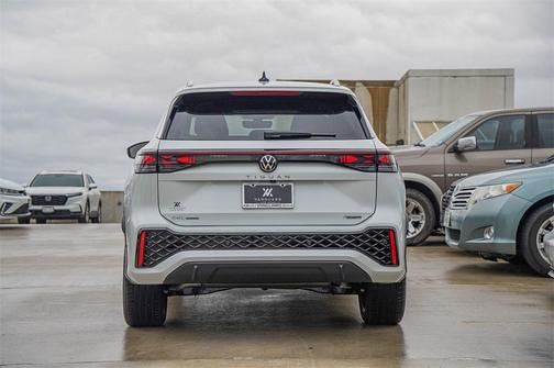 2026 Volkswagen Tiguan 2.0T SEL R-Line