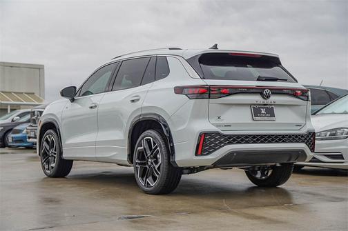 2026 Volkswagen Tiguan 2.0T SEL R-Line