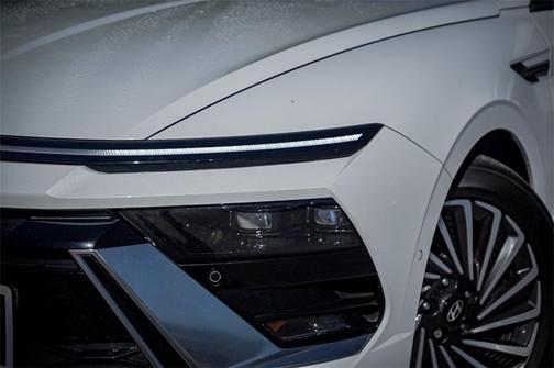 2024 Hyundai SONATA Hybrid Limited