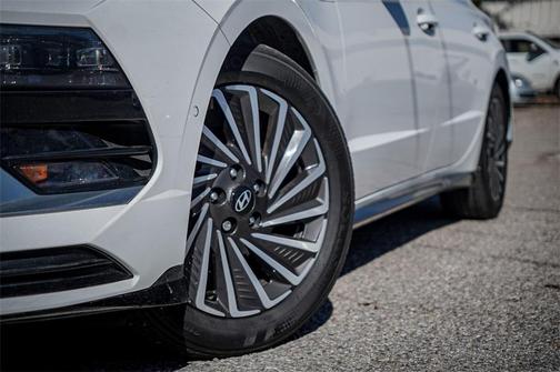 2024 Hyundai SONATA Hybrid Limited