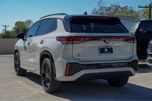 2026 Volkswagen Tiguan 2.0T SE R-Line Black