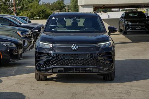 2025 Volkswagen Tiguan 2.0T SE R-Line Black