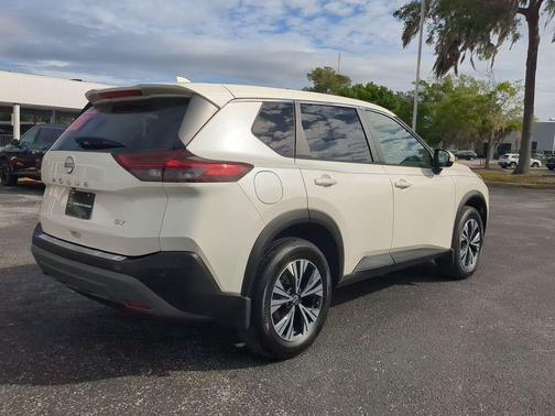 Pearl White Tricoat 2023 Nissan Rogue SV