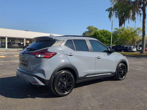 Boulder Gray Pearl 2024 Nissan Kicks SR