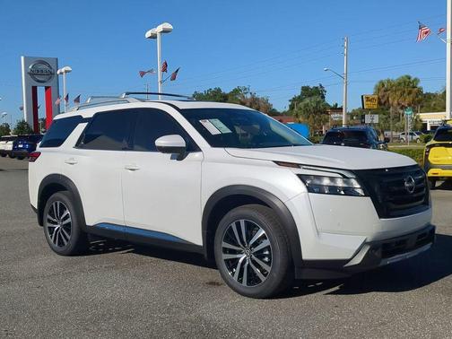 2025 Nissan Pathfinder Platinum 4WD