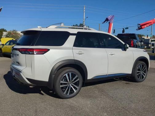 2025 Nissan Pathfinder Platinum 4WD
