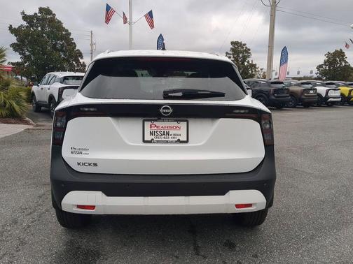 2026 Nissan Kicks SV