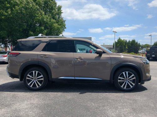 2024 Nissan Pathfinder Platinum 4WD