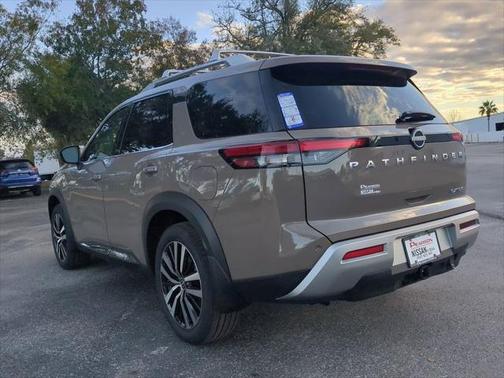 2025 Nissan Pathfinder Platinum FWD