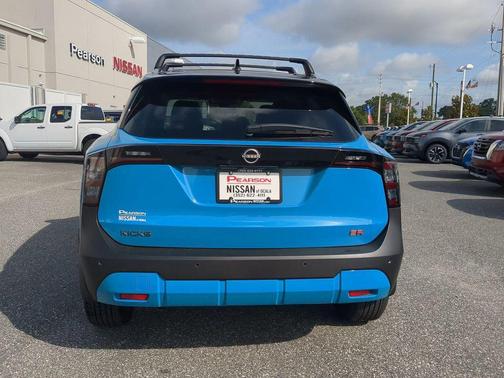 2025 Nissan Kicks SR