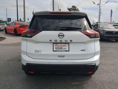 Everest White Pearl Tricoat 2026 Nissan Rogue Dark Armor