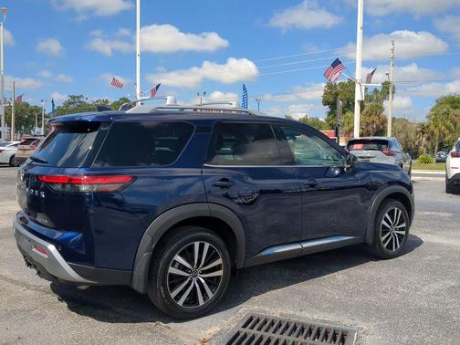 2024 Nissan Pathfinder Platinum FWD