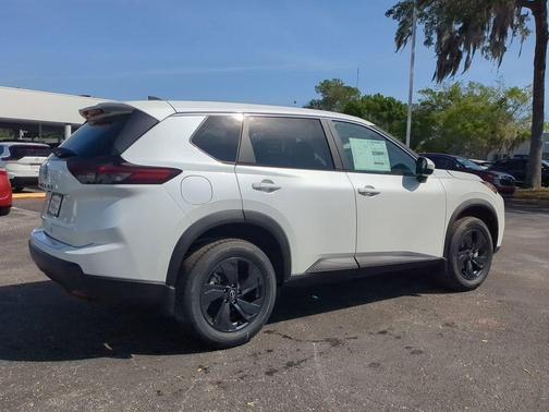 Everest White Pearl Tricoat 2026 Nissan Rogue SV