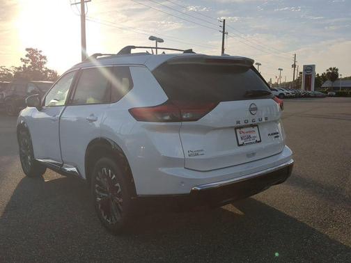 Everest White Pearl Tricoat 2026 Nissan Rogue Platinum