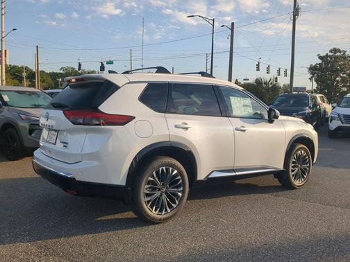 Everest White Pearl Tricoat 2026 Nissan Rogue Platinum
