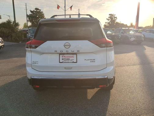 Everest White Pearl Tricoat 2026 Nissan Rogue Platinum