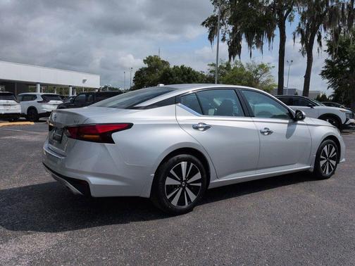Brilliant Silver Metallic 2020 Nissan Altima 2.5 SV