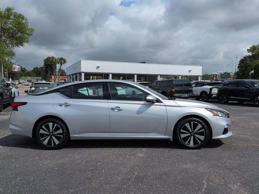 Brilliant Silver Metallic 2020 Nissan Altima 2.5 SV