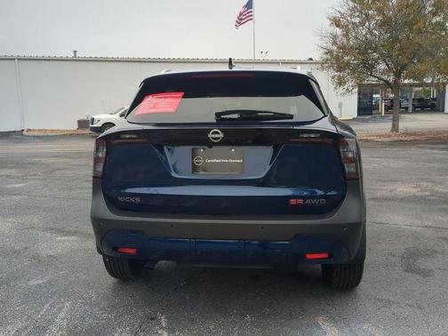 2025 Nissan Kicks SR
