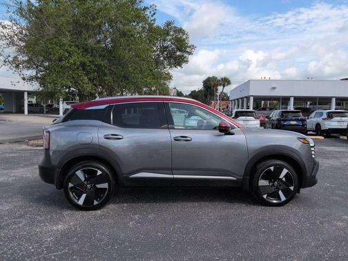 Gun Metallic/Scarlet Ember Tintcoat 2025 Nissan Kicks SR