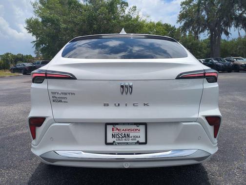 White Frost 2025 Buick Envista Avenir FWD
