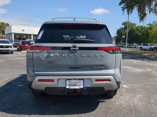 2025 Nissan Pathfinder Platinum FWD