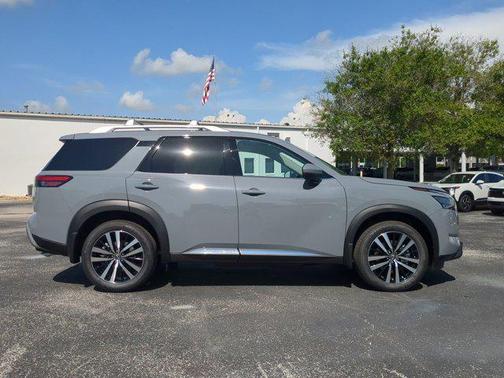 2025 Nissan Pathfinder Platinum FWD
