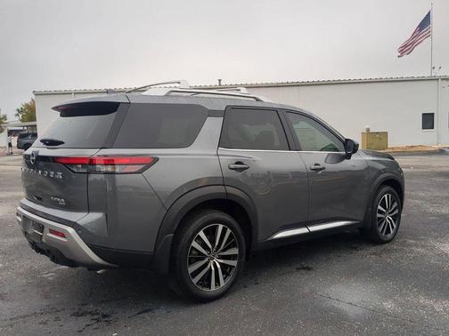 2025 Nissan Pathfinder Platinum 4WD