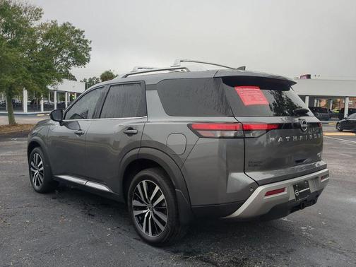 2025 Nissan Pathfinder Platinum 4WD
