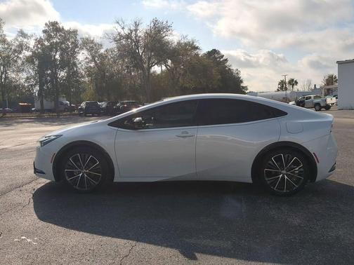 2024 Toyota Prius XLE