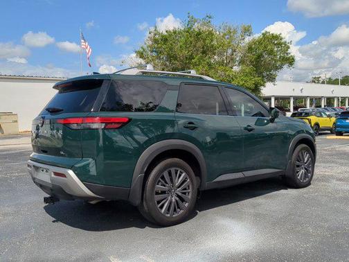 2023 Nissan Pathfinder SL FWD