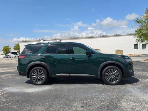 2023 Nissan Pathfinder SL FWD
