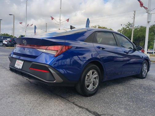 2025 Hyundai ELANTRA SE