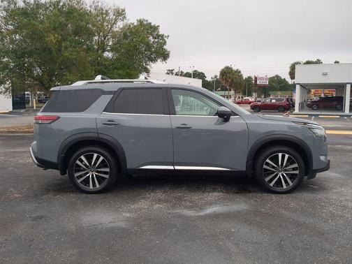 2025 Nissan Pathfinder Platinum FWD