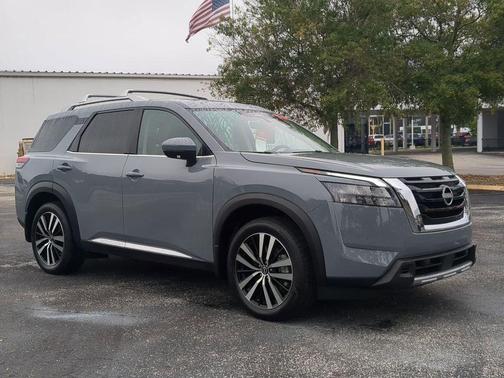 2025 Nissan Pathfinder Platinum FWD