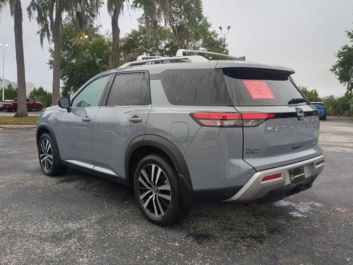 2025 Nissan Pathfinder Platinum FWD