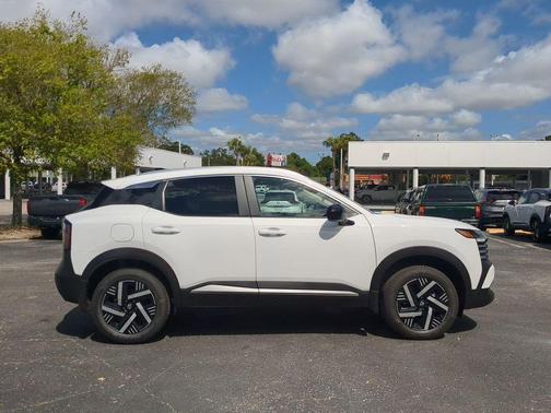 Fresh Powder 2026 Nissan Kicks SV