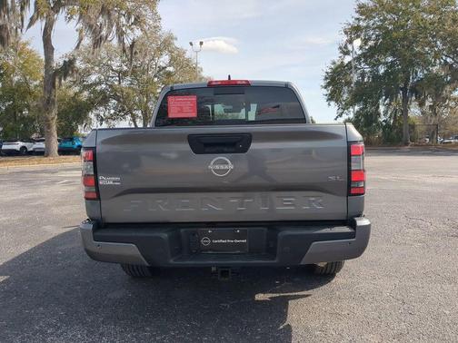 2024 Nissan Frontier SL