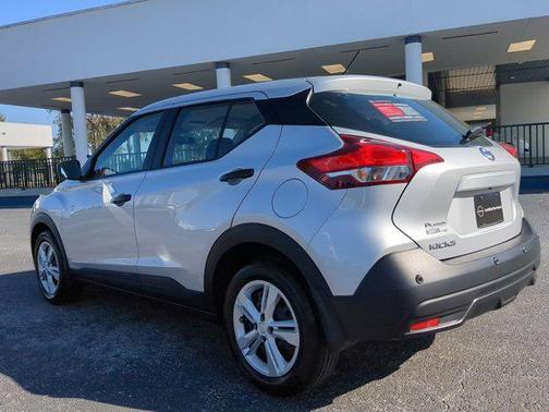 Brilliant Silver Metallic 2020 Nissan Kicks S