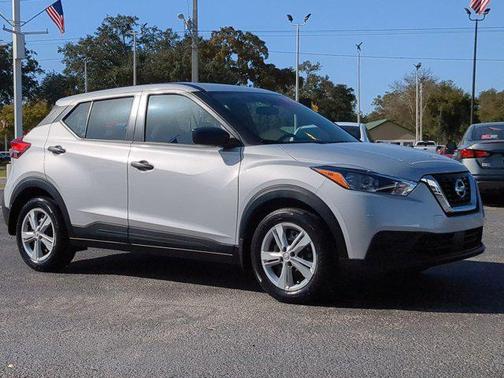 Brilliant Silver Metallic 2020 Nissan Kicks S