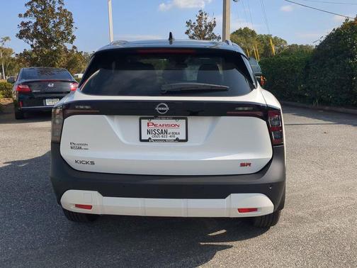 2026 Nissan Kicks SR