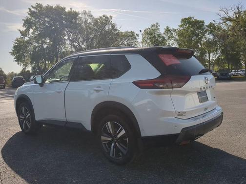 2025 Nissan Rogue SL