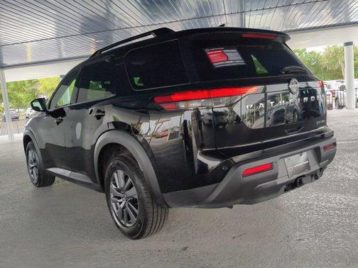 2023 Nissan Pathfinder SV 4WD