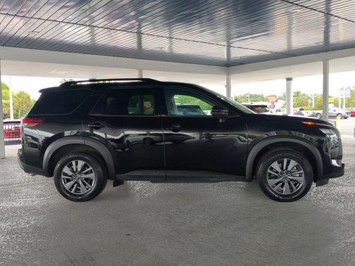 2023 Nissan Pathfinder SV 4WD