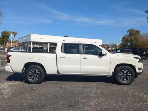 2025 Nissan Frontier SL