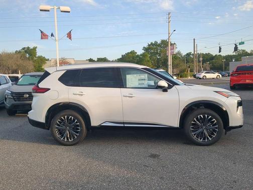 Everest White Pearl Tricoat 2026 Nissan Rogue Platinum