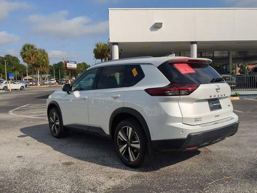 Everest White Pearl 2024 Nissan Rogue SL