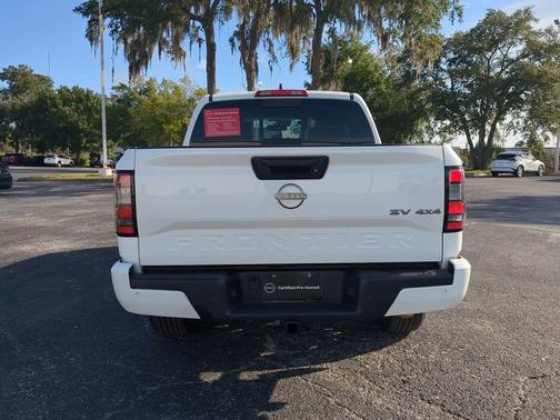 2024 Nissan Frontier SV