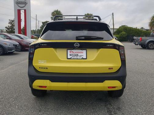 2025 Nissan Kicks SR